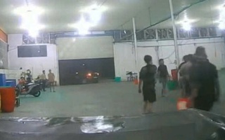 CLIP: Kinh hoàng cảnh rượt đuổi, hành hung dã man thương lái mua sầu riêng