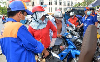 Giá xăng tiếp tục giảm rất mạnh, xăng RON95-III giảm tới 5.625 đồng/lít