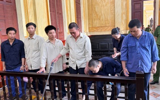 Ngỡ ngàng “siêu thị giấy tờ giả” phân phối về TPHCM