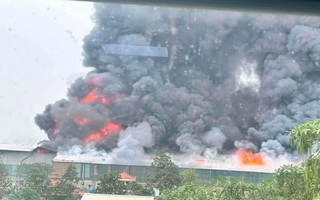 Hoả hoạn tại nhà xưởng ở Hưng Yên, khói đen bốc cao ngùn ngụt