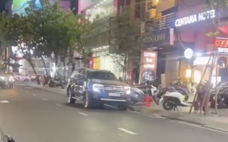 Phạt tài xế đỗ xe bên trái đường một chiều ở trung tâm TPHCM