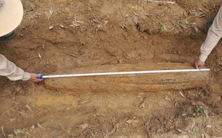 Quả bom nặng hơn 220kg "phát lộ", người dân lập tức trình báo