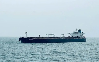 Tàu chở dầu từ Nga bị tấn công trên biển Đen
