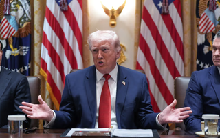 Mỹ lại gia hạn thời gian mở cửa Hormuz, Iran chuẩn bị giao tranh trên bộ