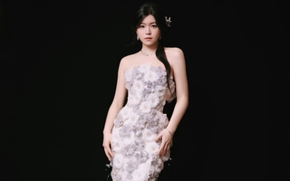 "Tiểu Long Nữ" Trần Nghiên Hy khoe sắc trong thiết kế Việt