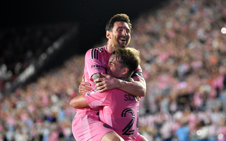 Messi bất ngờ được vinh danh đặc biệt