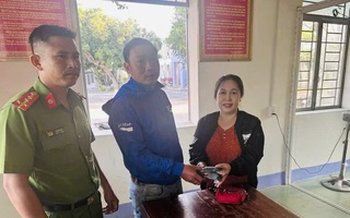 Nhặt được 74 triệu đồng, nhân viên tiếp thị tìm người trả lại