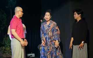 Sân khấu Trịnh Kim Chi dựng kịch ngắn, dùng tiếng cười chạm khoảng lặng gia đình