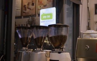 Chuyện rapper đi bán cà phê