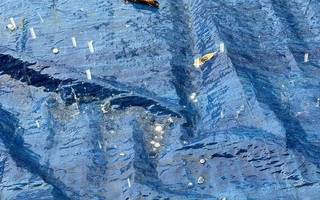 VIDEO: Mưa đá kèm dông lốc xuất hiện khiến người dân bất ngờ