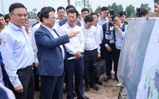 Thủ tướng khảo sát địa điểm xây dựng kho dự trữ xăng dầu chiến lược tại Thanh Hóa