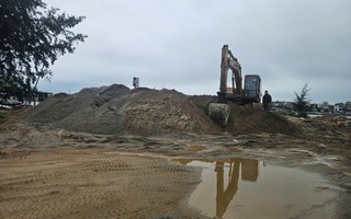 Nhiều bãi tập kết vật liệu trêu ngươi dư luận