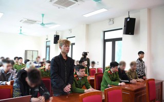 Chặn xe, chém đứt lìa tay người đi đường