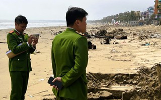 Công an vào cuộc xử lý vụ xe công nông chở rác đổ ra bãi biển nổi tiếng ở Thanh Hóa