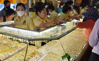 Giá vàng hôm nay, 1-4: Tăng mạnh lên gần 4.700 USD/ounce