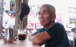 Phin chậm rãi hay máy hối hả: Hai nhịp cà phê giữa lòng phố thị