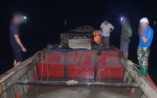 Phát hiện 3 người đàn ông làm chuyện phi pháp trên sông Thạch Hãn