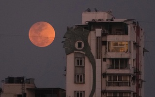 Nguyệt thực 3-3: Chùm ảnh trăng máu rực đỏ từ khắp thế giới