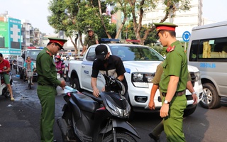 Vỉa hè và sinh kế: Cần cách tiếp cận hài hòa