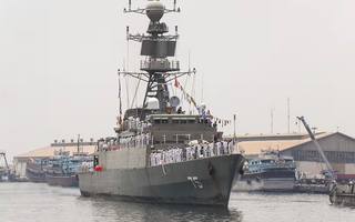 Tàu chiến Iran chìm ngoài khơi Sri Lanka, hơn 100 người mất tích