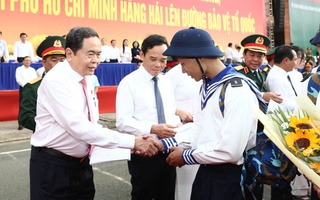 Lớp thanh niên đầu tiên của TPHCM sau sáp nhập lên đường nhập ngũ