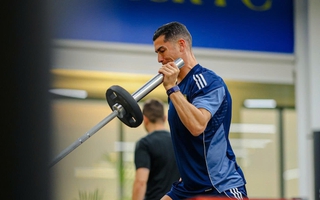 Bóng đá Tây Á tiếp tục “đóng băng”, Ronaldo vẫn ở lại Ả Rập Saudi