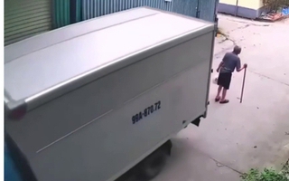 Vừa làm thượng thọ được ít ngày, cụ ông 90 tuổi bị xe tải lùi cán tử vong khi đi bộ trong ngõ