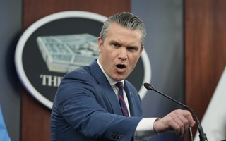 Lầu Năm Góc tuyên bố đánh chìm chiến hạm Iran, bắt "thủ lĩnh nhóm ám sát ông Donald Trump"