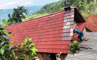 Lốc xoáy kéo dài 30 phút ở Quảng Ngãi, cây đổ và hơn trăm căn nhà tốc mái 