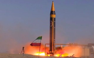 Iran tuyên bố phóng loạt tên lửa siêu nặng, xuyên thủng "7 lớp phòng thủ" của Israel
