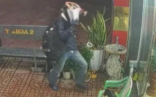 Công an thông báo truy tìm người đàn ông bịt mặt, có hành động lạ tại tiệm vàng