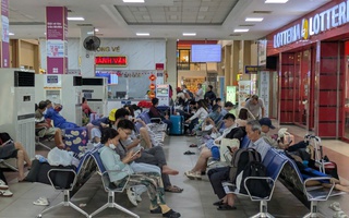 Sự cố sà lan va cầu Ghềnh: Ngành đường sắt tổ chức chuyển tải hơn 1.500 hành khách