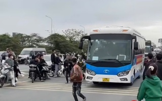 Nam thanh niên cản trở xe làm nhiệm vụ trong lễ giao, nhận quân