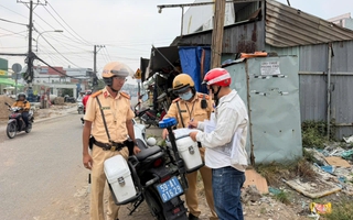 CSGT xử phạt nhà thầu thi công đường gây cản trở giao thông