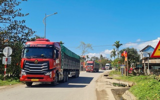 Quốc lộ 49 nhiều xe chở than, quặng: Huế có cấm xe sơ mi rơ-moóc?