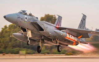 Tên lửa hàng độc của Israel: Phóng lên rìa không gian rồi quật thẳng xuống Iran
