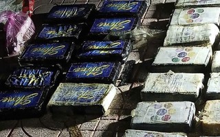 Một người nhặt ve chai ở Lâm Đồng phát hiện chiếc túi chứa 24 bánh nghi ma túy