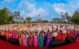 Những khoảnh khắc ấn tượng về Quốc kỳ trong lễ hội 