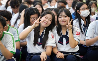 Gỡ rối áp lực mùa thi cho học sinh lớp 12