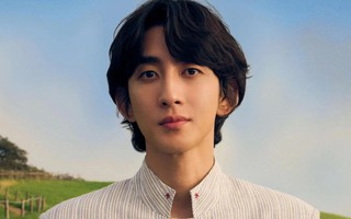 Nam ca sĩ thắng kiện kẻ rình rập, đeo bám