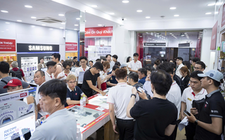 Sôi động thị trường smartphone cao cấp