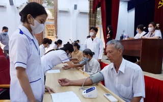 Gần 4.000 người dân ở miền Tây được khám bệnh và cấp thuốc miễn phí trong ngày 8-3 