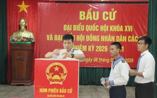 Cử tri nô nức bầu cử sớm