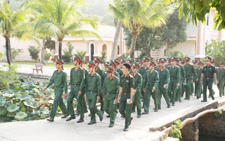 Hình ảnh cử tri đặc khu Thổ Châu, tỉnh An Giang nô nức đi bầu cử sớm