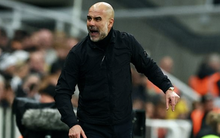 Pep Guardiola đối mặt án cấm chỉ đạo sau chiến thắng ngược dòng ở FA Cup