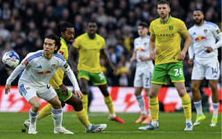 Leeds United vào tứ kết FA Cup sau 23 năm