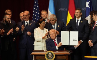 Ông Donald Trump tuyên chiến sắc lạnh 