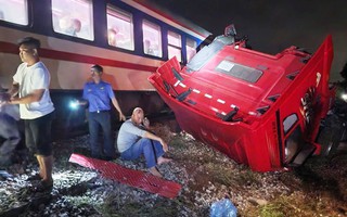 Khởi tố vụ xe đầu kéo vượt rào chắn đường sắt, va chạm tàu SE8 ở Quảng Ngãi