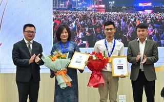 Gần 4.000 tác phẩm khắc họa "Việt Nam trên hành trình đổi mới"