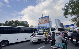 Không "gồng" nổi giá xăng dầu, nhiều nhà xe tăng cước